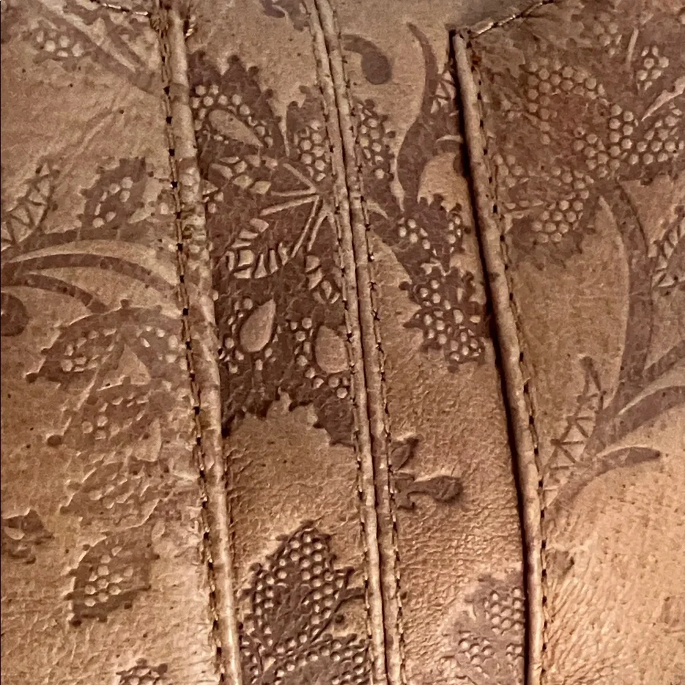 Cabin Creek Leather Handbag 👜 - Picture 2 of 7
